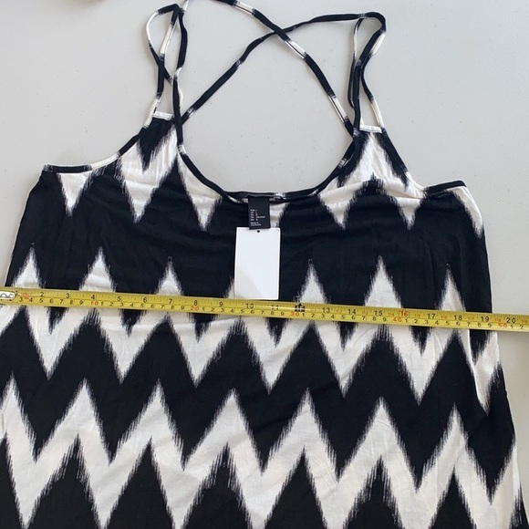 Black & White Chevron Criss Cross Tank Top - Picture 9 of 11